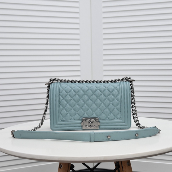 シャネルバッグ正面デザイン